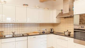 Réfrigérateur, micro-ondes, four, lave-vaisselle