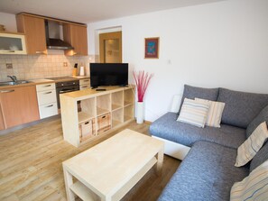 TV - Appartement in Zasip mit Möblierter Terrasse by Interhome (Bled)