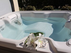 Outdoor spa tub - Villa du Port by Interhome (Brignogan-Plage)