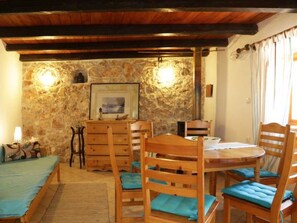 Dining - Typisch istrisches Steinhaus mit Grill und Garten by Interhome (Pula/Banjole)