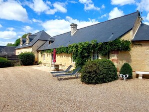 Terrace/patio - Le domaine des roseraies, gîte les roseraies by Interhome (Isigny-sur-Mer)