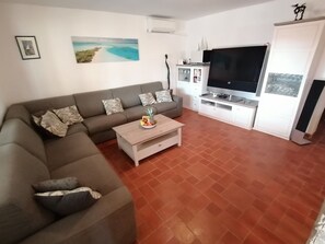 TV, fireplace - Schönes Haus in Pomer mit privatem Parkplatz by Interhome (Pula/Banjole)