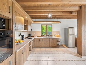 Fridge, dishwasher, cookware/dishes/utensils - Villa Dante by Interhome (Bokordici)