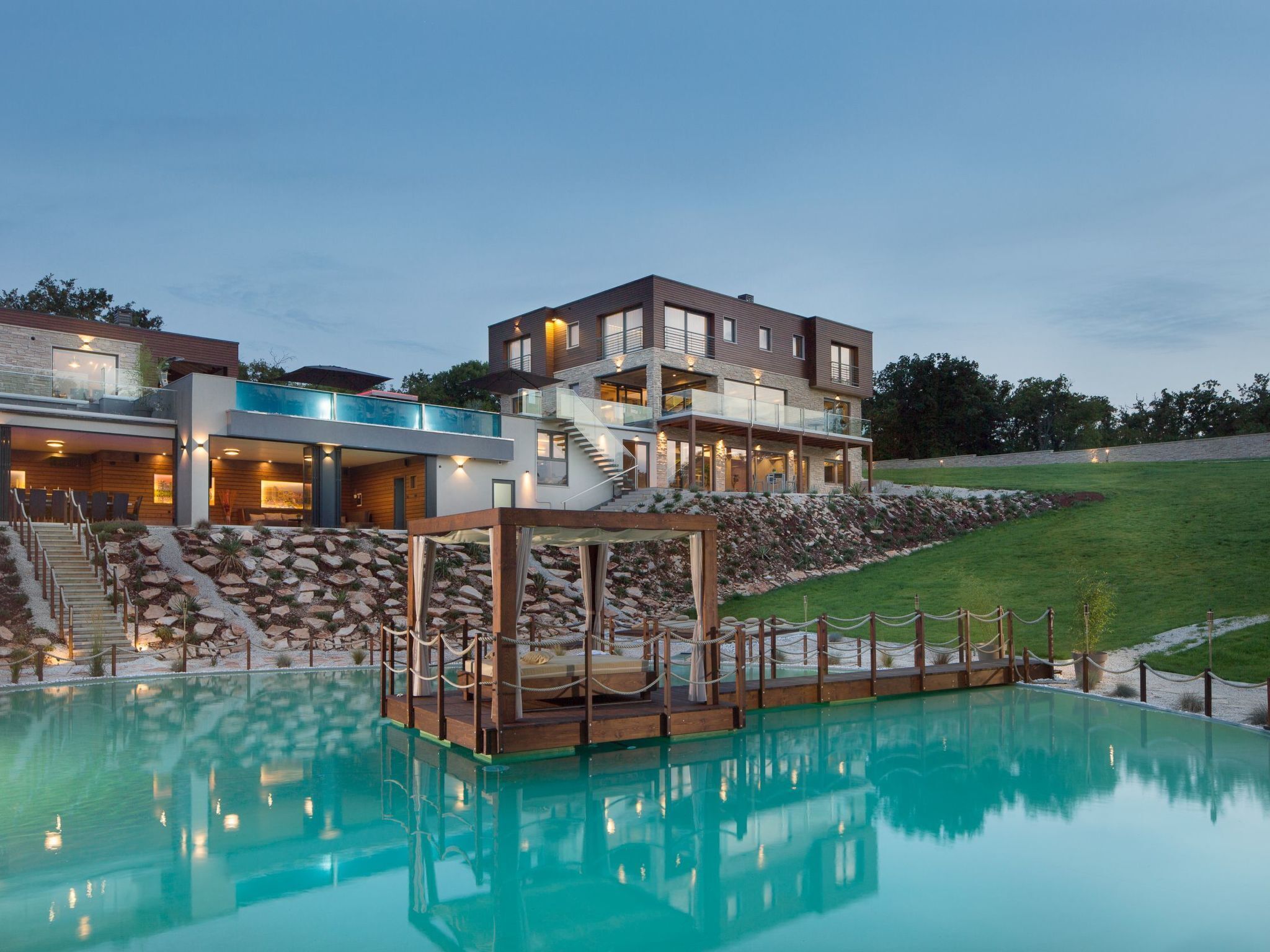 Et oppvarmet basseng