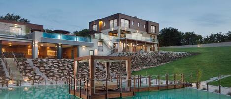 Et oppvarmet basseng