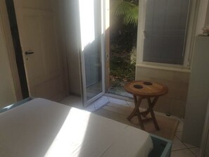 Room - mit Blick auf das Wasser by Interhome (Lugano)
