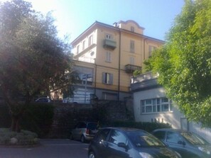 Exterior - mit Blick auf das Wasser by Interhome (Lugano)