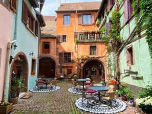 Outdoor dining - Bugatti in Riquewihr by Interhome (Riquewihr)