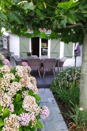 تناول الطعام بالخارج