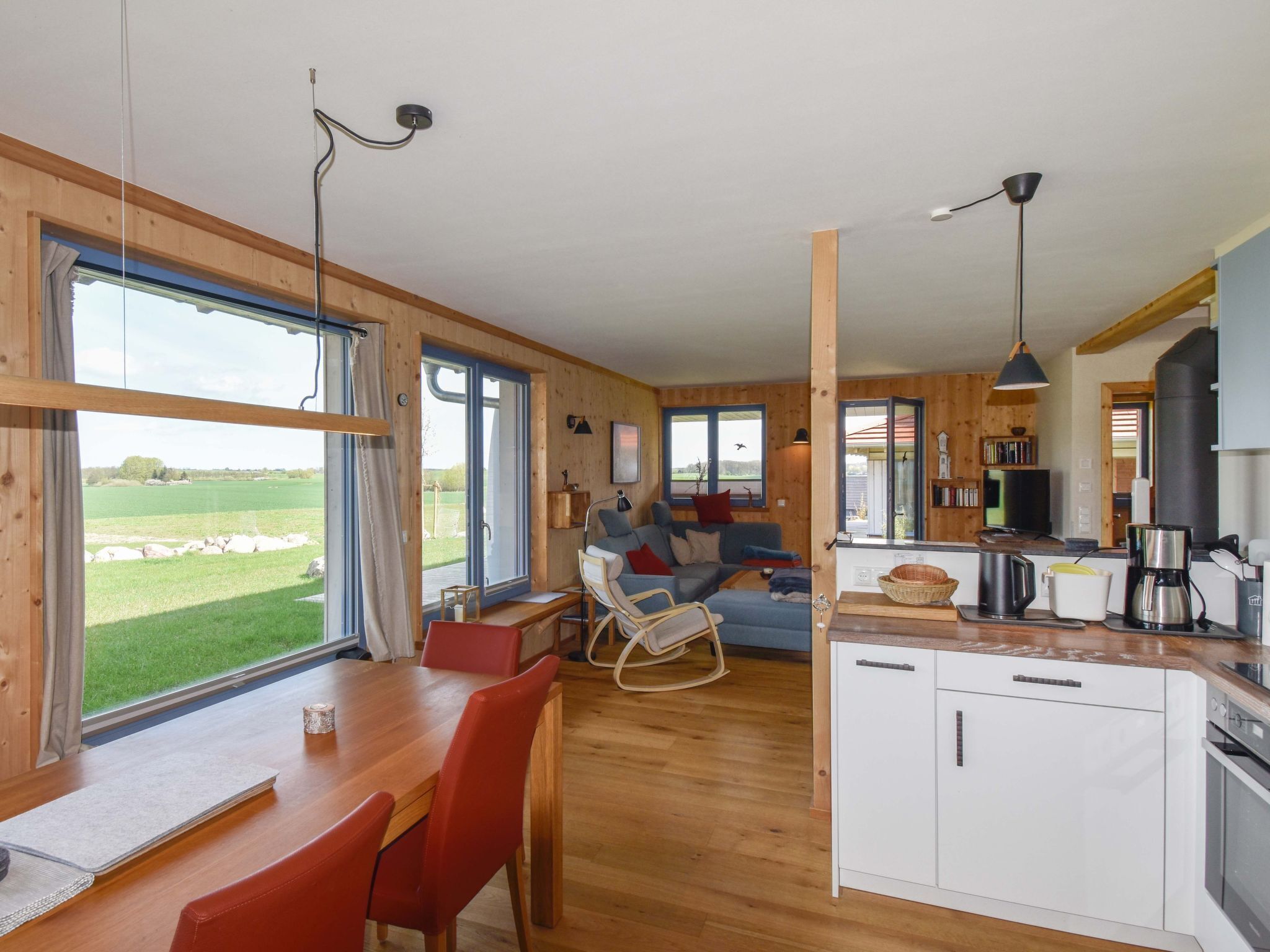 Fridge, oven, dishwasher, cookware/dishes/utensils