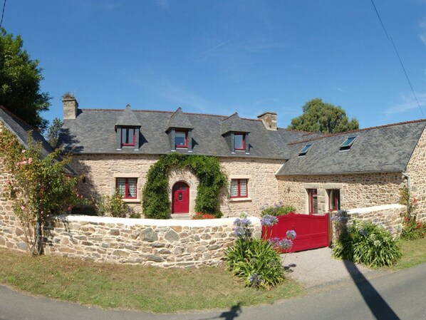House - Wunderschönes Haus mit Garten in Lézardrieux by Interhome (Lézardrieux)