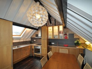 KĂŒhlschrank, Mikrowelle, Ofen, GeschirrspĂŒler