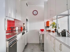 Fridge, oven, dishwasher, cookware/dishes/utensils - Hochhaus Fellergut - Stiftung Ferien im Baudenkmal by Interhome (Bern)