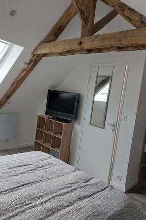 Internet - Nebengebäude mit lokalem Charme by Interhome (Dinan)