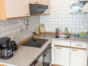 Kühlschrank, Mikrowelle, Ofen, Geschirrspüler