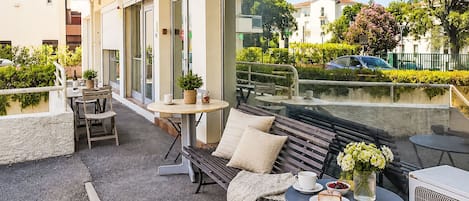 屋外ダイニングエリア