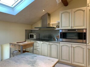 Kühlschrank, Mikrowelle, Ofen, Geschirrspüler