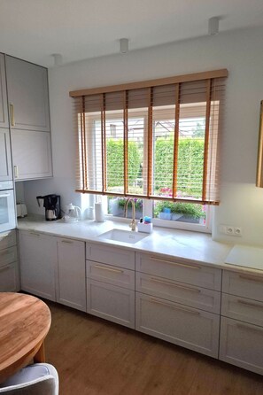 Fridge, oven, dishwasher, cookware/dishes/utensils - Ferienvilla by Interhome (Kolobrzeg)