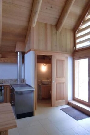 Fridge, oven, cookware/dishes/utensils