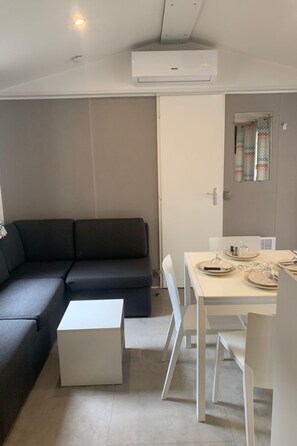 Dining - Mobilheim in idealer Lage in der Nähe aller Annehmlichkeiten by Interhome (Sète)