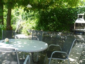 تناول الطعام بالخارج