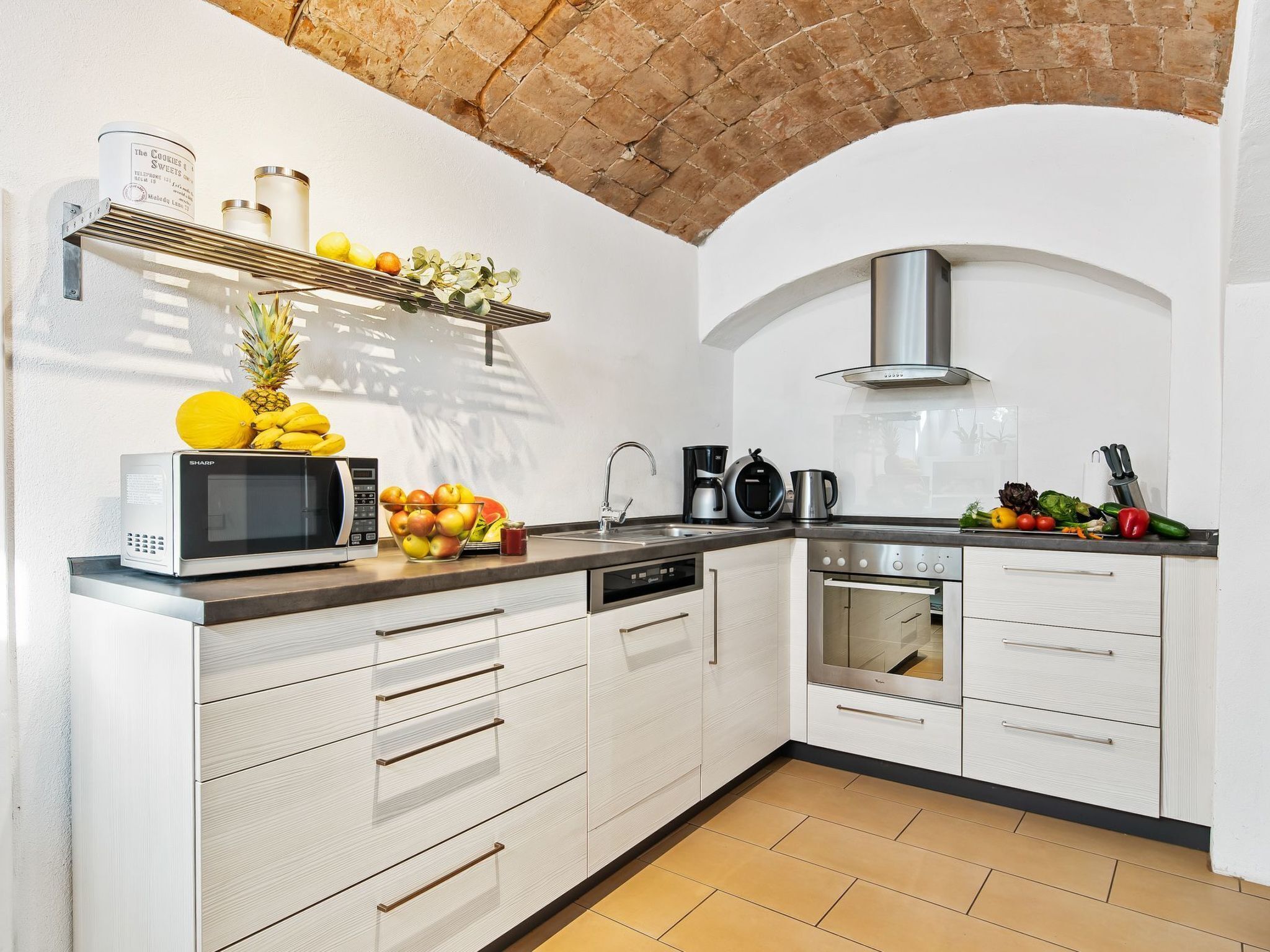 Kühlschrank, Mikrowelle, Ofen, Geschirrspüler