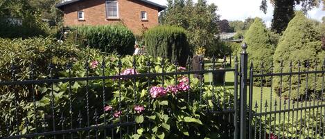 المنطقة المحيطة بالمنشأة