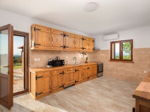 Kühlschrank, Mikrowelle, Ofen, Geschirrspüler