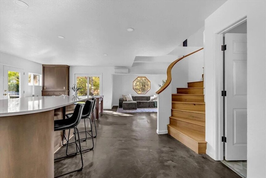 Montgomery Ranch | Stunning Lake House - Redding, CA