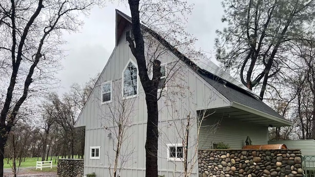 Exterior - Peaceful Lakeside Apartment Garage & EV (Redding)