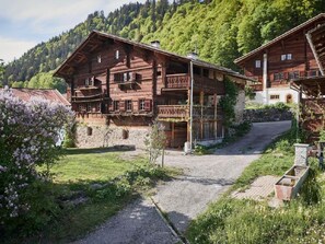 المنشأة من الخارج