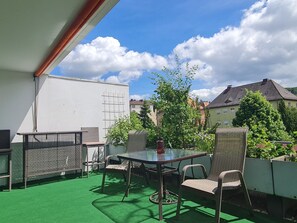Outdoor dining - Studio Wohnung Terrassengarten by Interhome (Bad Kissingen)