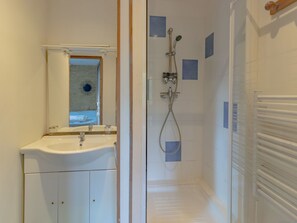Bathroom - 2oppelhaushälfte in einem alten Bauernhof im Périgourdine by Interhome (Carlux)