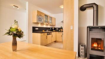 Kühlschrank, Mikrowelle, Ofen, Geschirrspüler