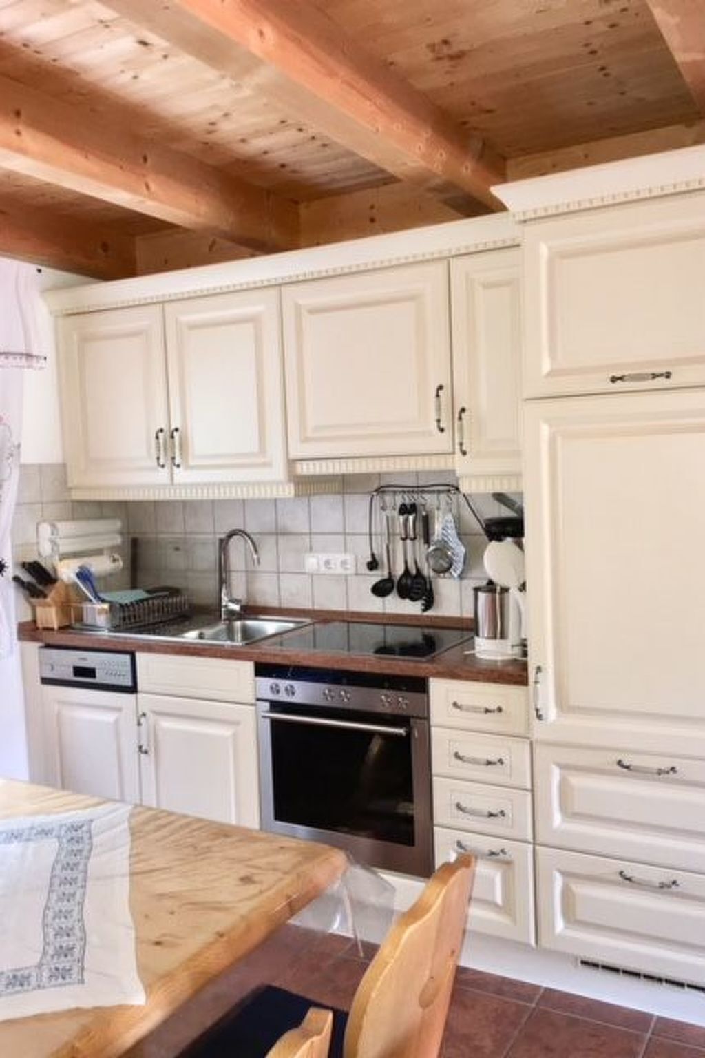 Kühlschrank, Mikrowelle, Ofen, Kochgeschirr/Geschirr/Besteck