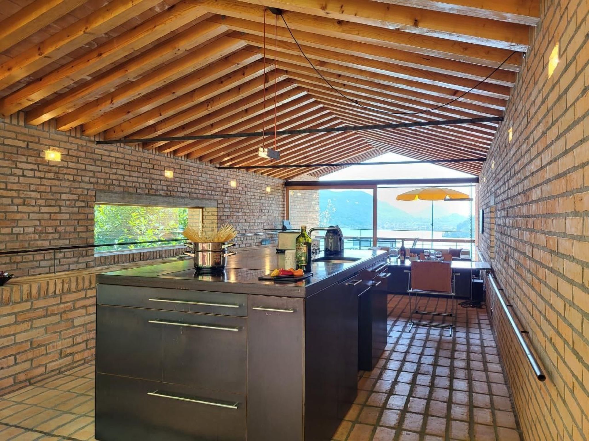 Fridge, oven, dishwasher, cookware/dishes/utensils