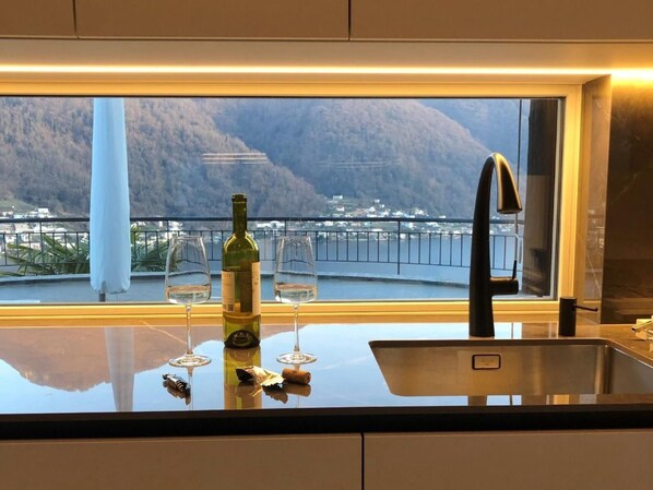 المنشأة من الداخل