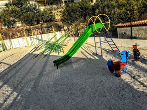 Children’s area - "SeaSide" mit Blick auf das Wasser by Interhome (Klek)