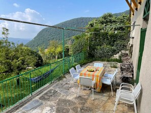 Outdoor dining - Palazzo Petraglio – grosszügiges Ferienhaus by Interhome (Bruzella)