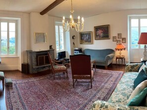 TV, DVD player - Palazzo Petraglio – grosszügiges Ferienhaus by Interhome (Bruzella)
