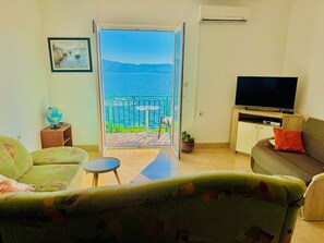 TV, DVD player - Angenehme Wohnung in Komarna mit privatem Parkplatz by Interhome (Klek)