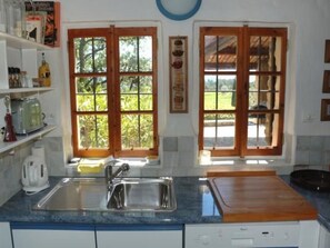 Fridge, microwave, oven, dishwasher - "Haus der Olivenbäume" by Interhome (Puyméras)