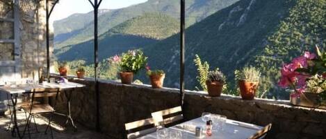 屋外ダイニングエリア