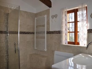 Bathroom - "Haus der Olivenbäume" by Interhome (Puyméras)