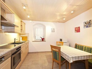 Fridge, microwave, oven, dishwasher - Mehnert in Pirna by Interhome (Pirna)
