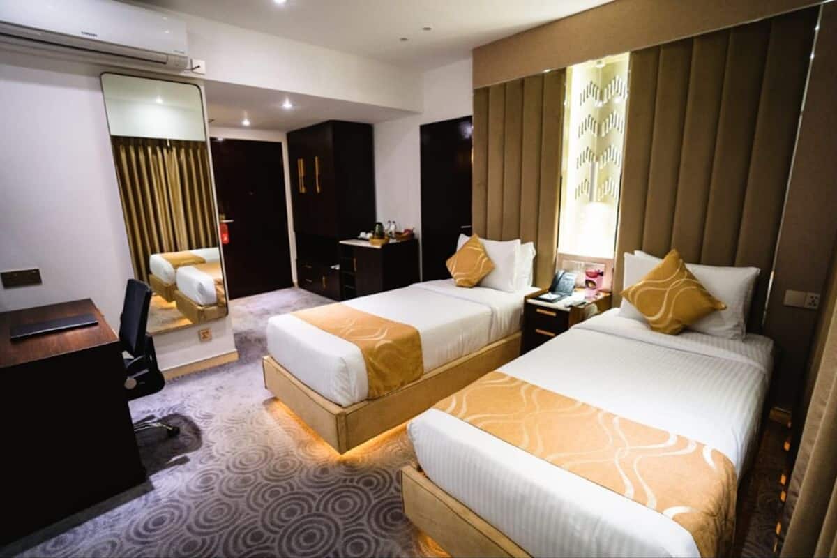 Deluxe Twin Room | In-room safe, iron/ironing board, free WiFi