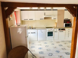 Kühlschrank, Mikrowelle, Ofen, Geschirrspüler