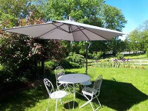Outdoor dining - Wohnung "Terre d'Hélène" und Garten by Interhome (Berstett)