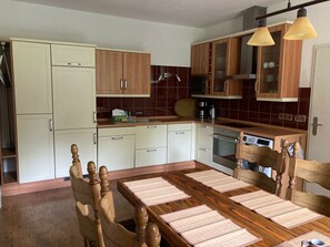 Fridge, microwave, dishwasher, cookware/dishes/utensils - Parkblick in Ziethen by Interhome (Ziethen)