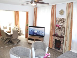 TV, lareira, DVD player